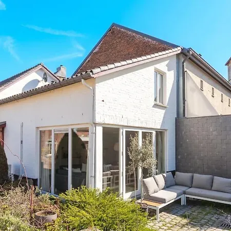 Villa Lovely Detached House Het Koetshuis Voeren